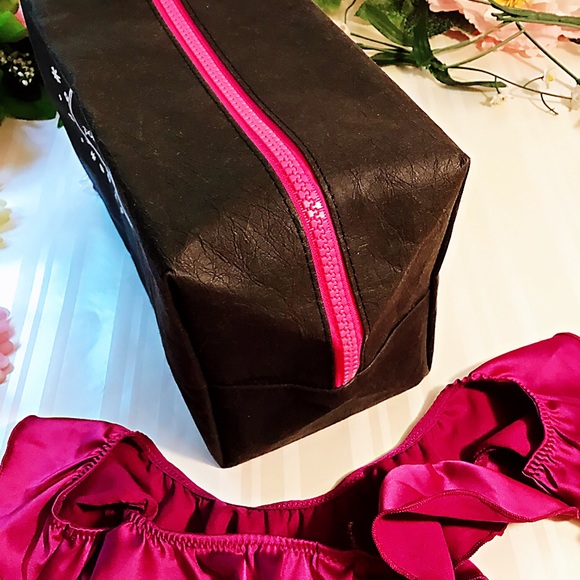 Pink Victoria’s Secret Combo. Intimate/Bag - Picture 7 of 13